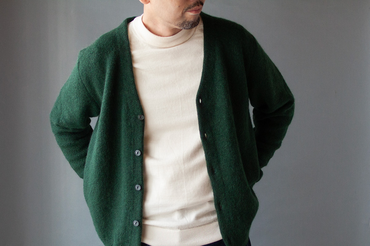 『空気を含んだような軽さと、上質な温もり。』
MOONCASTLE MOHAIR CARDIGAN 入荷!