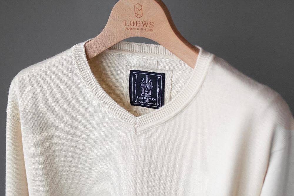 『冬の最強インナー登場』18.5μmウールVネックセーター/東大阪繊維研究所　